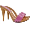Zoccoli fucsia in vernice e...
