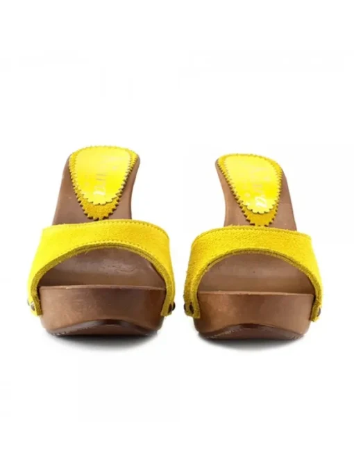 ZOCCOLI IN CAMOSCIO GIALLO...