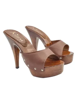 ZOCCOLI IN PELLE MARRONE...