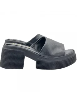 ZOCCOLI NERI IN PELLE CON...