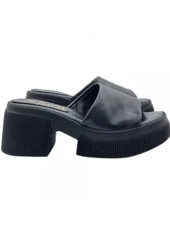 ZOCCOLI NERI IN PELLE CON...