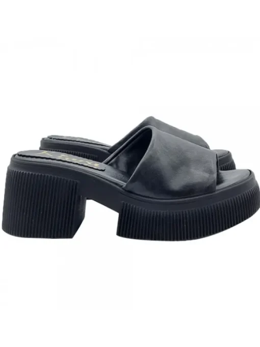 ZOCCOLI NERI IN PELLE CON...