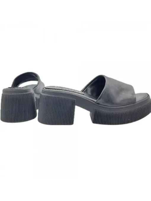ZOCCOLI NERI IN PELLE CON...