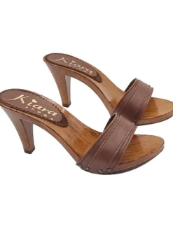 ZOCCOLO CON FASCIA IN PELLE...