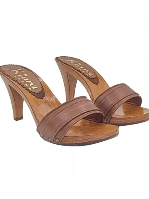 ZOCCOLO CON FASCIA IN PELLE...